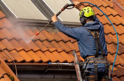 Démoussage et hydrofuge de toiture à Combrand